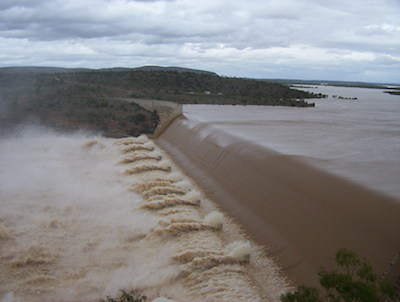 image water flowing from burdekin dam